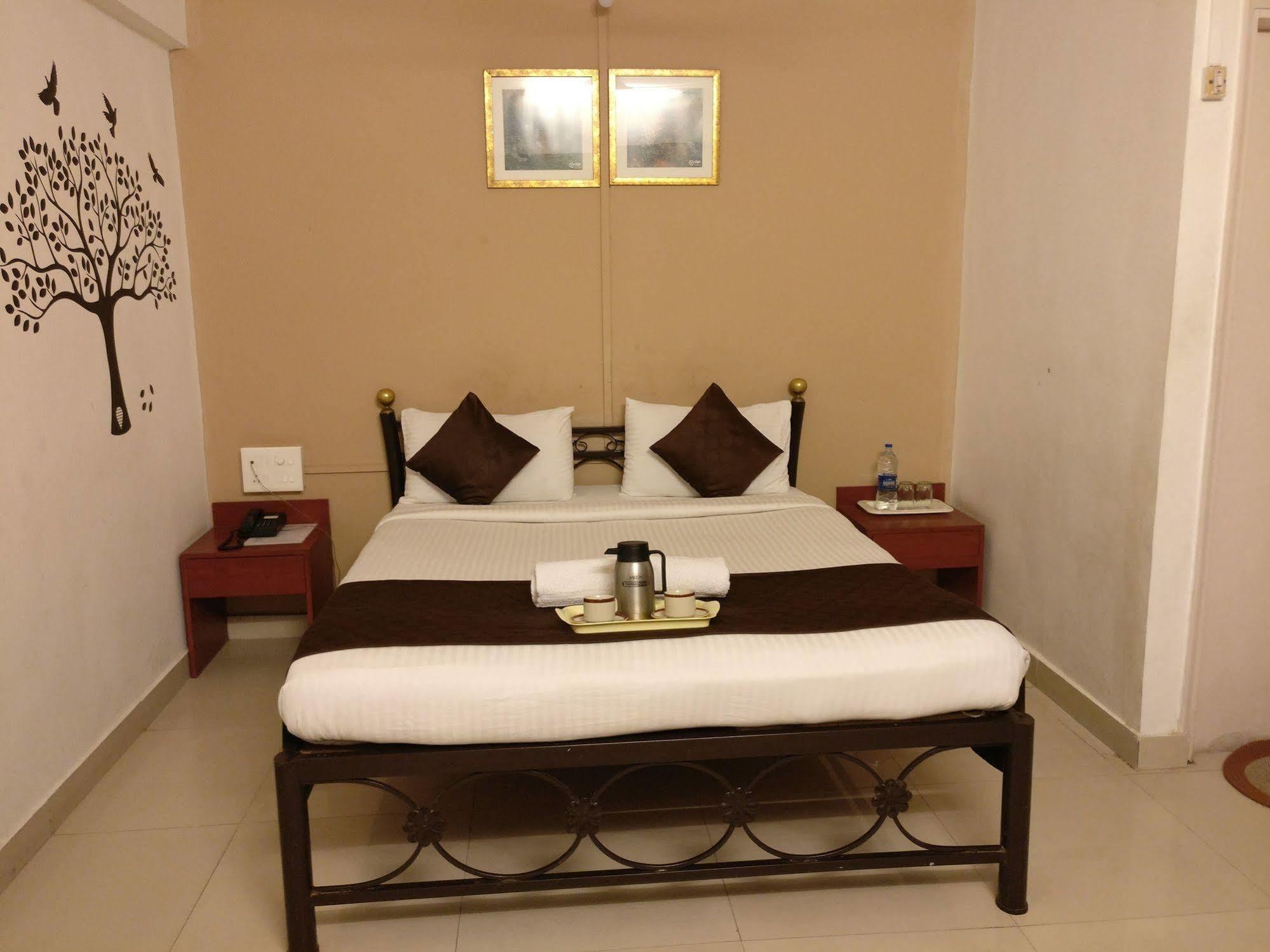 Oyo 1065 Hotel Hmr Royal Inn Pune Luaran gambar