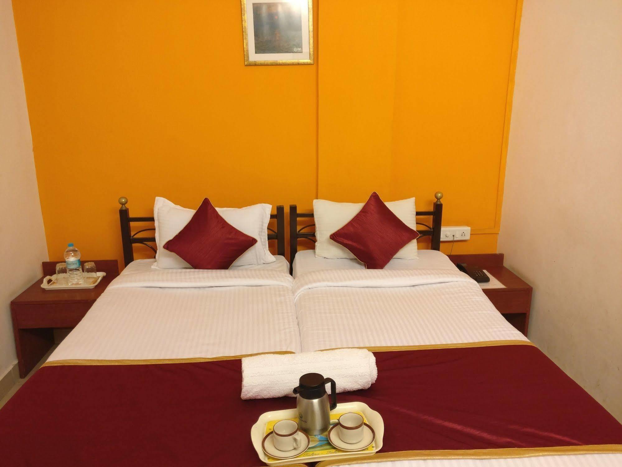 Oyo 1065 Hotel Hmr Royal Inn Pune Luaran gambar