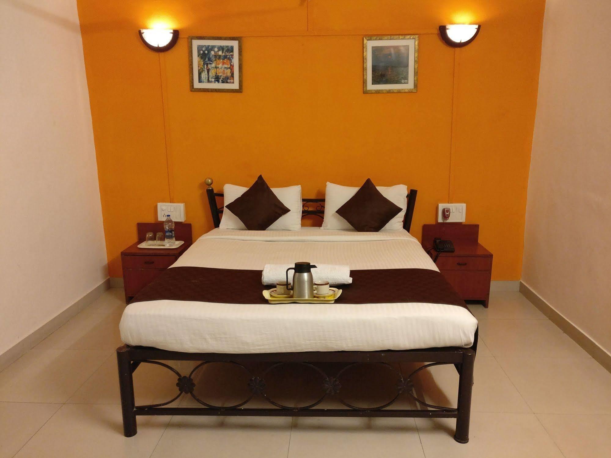 Oyo 1065 Hotel Hmr Royal Inn Pune Luaran gambar