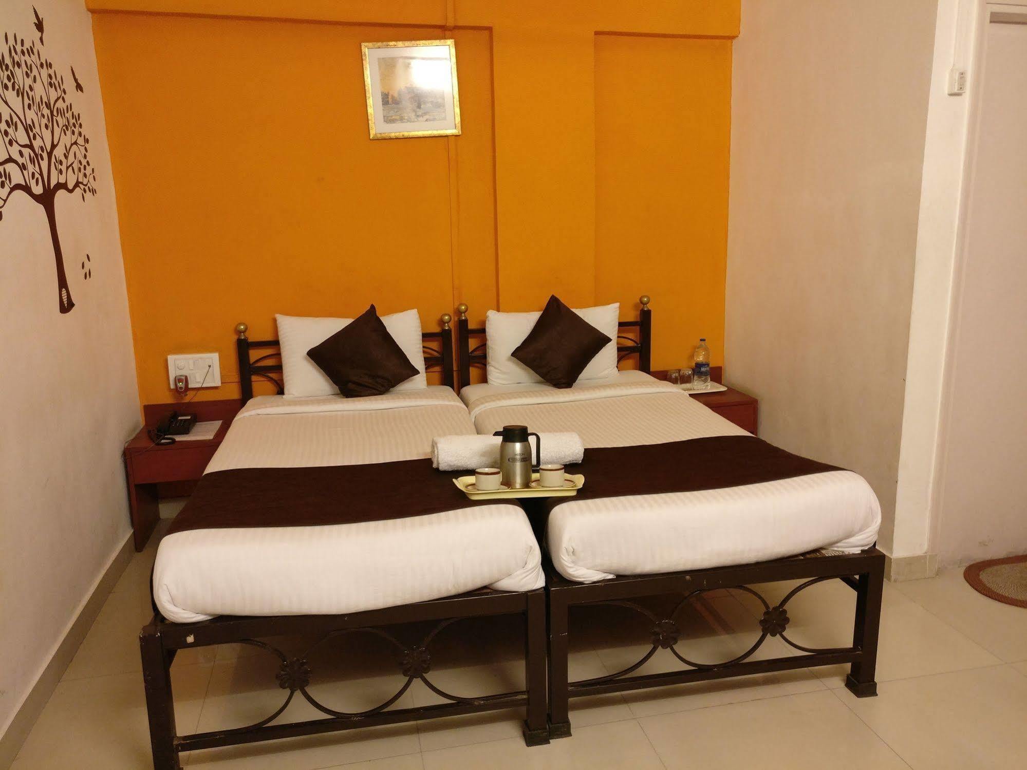 Oyo 1065 Hotel Hmr Royal Inn Pune Luaran gambar