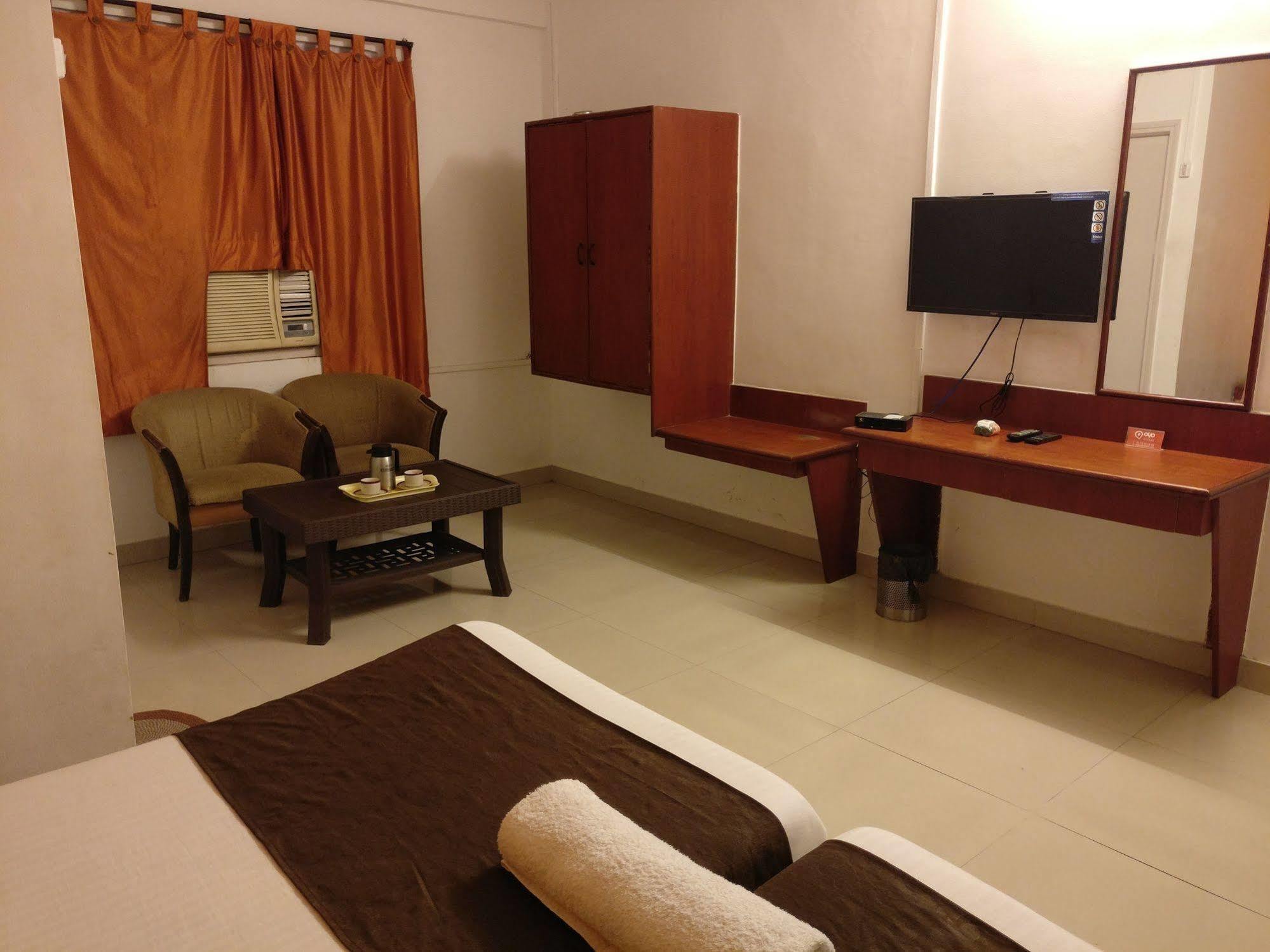 Oyo 1065 Hotel Hmr Royal Inn Pune Luaran gambar